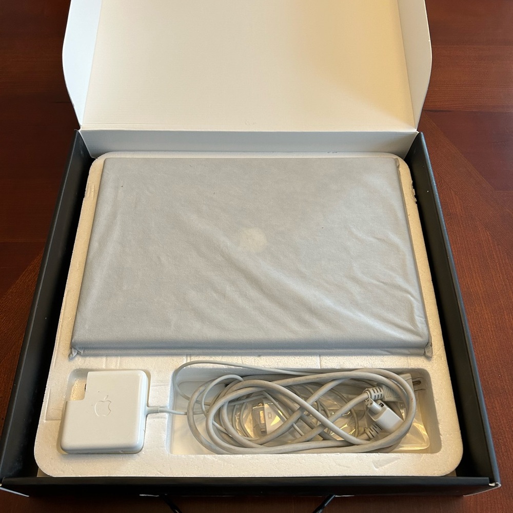 MacBook Pro 15.4” (diagonal) Widescreen Notebook - Picture 12 of 14